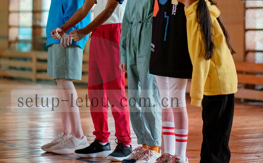 地图网格与服务响应节点构成的抽象底纹